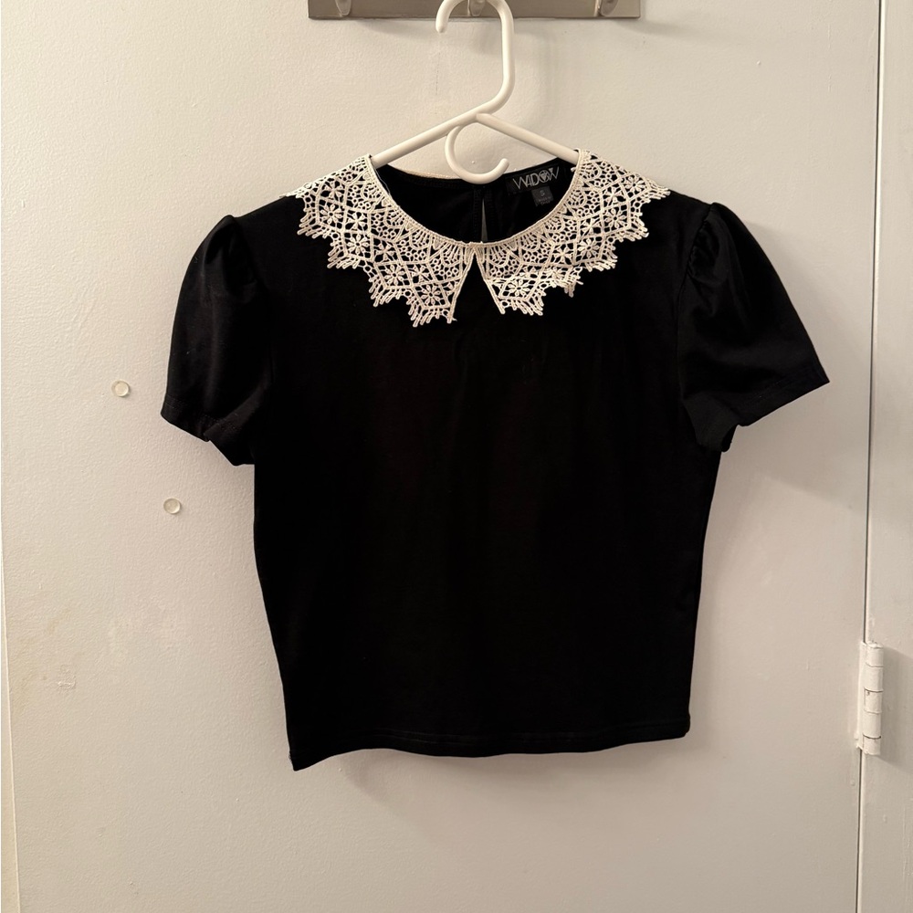 Elegant Black Crop Top with Lace Collar